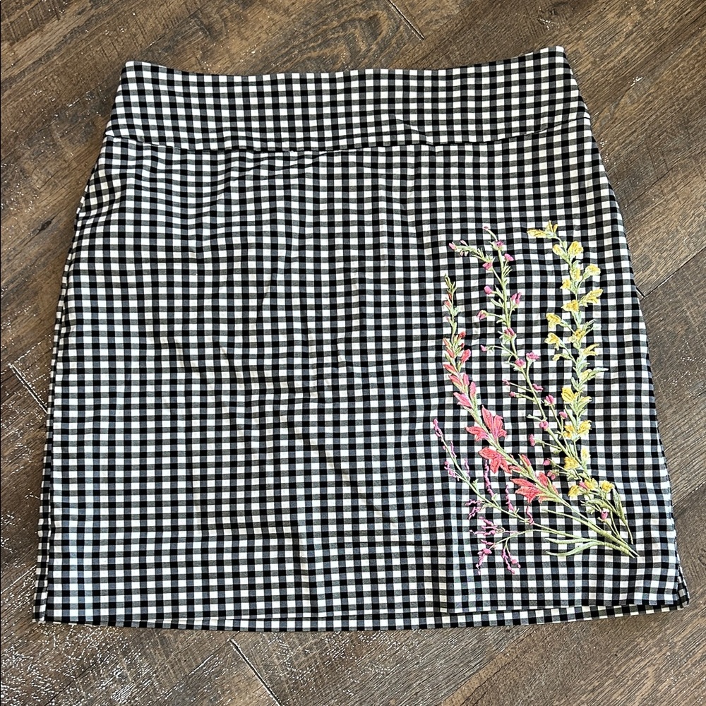 Charter Club Black and White Gingham Skort with Floral Detail Embroidered Size 8
